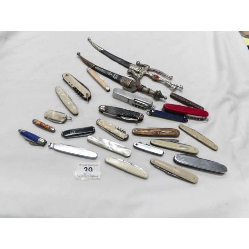 39 - 24 various knives and pen knives