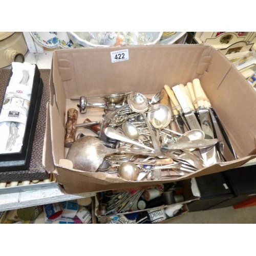 422 - A mixed lot of cutlery