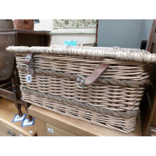 495 - A wicker trunk