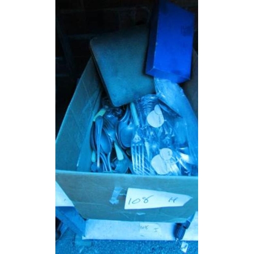 108H - A box of miscellaneous cutlery