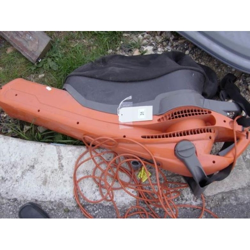 31 - A leaf blower in working order