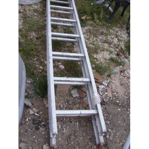 33 - An aluminium ladder