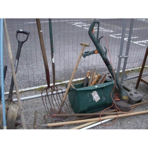 65 - A quantity of garden tools etc