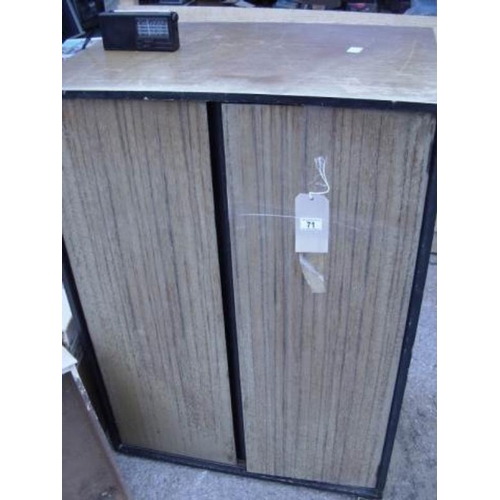 71 - A 2 door cupboard