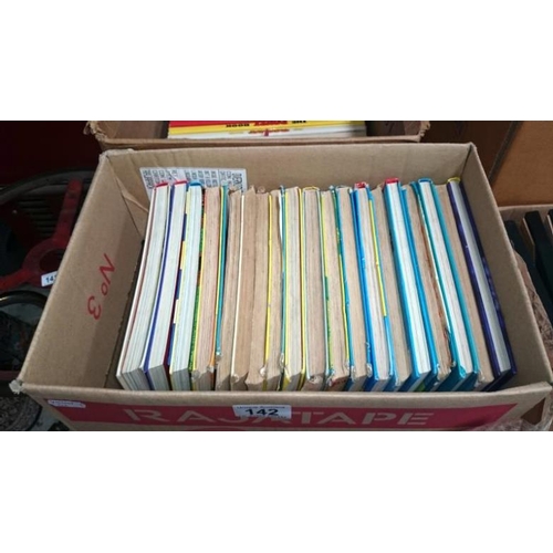 142 - Quantity of Beano and Dandy annuals from 1970's to 2000's