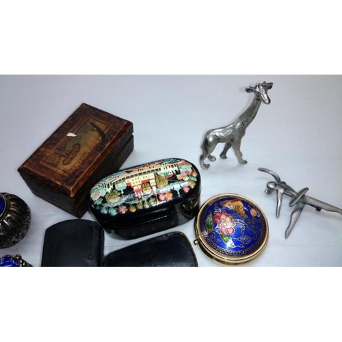 7 - A collection of pill/snuff boxes etc.