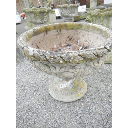 635 - A large concrete garden urn