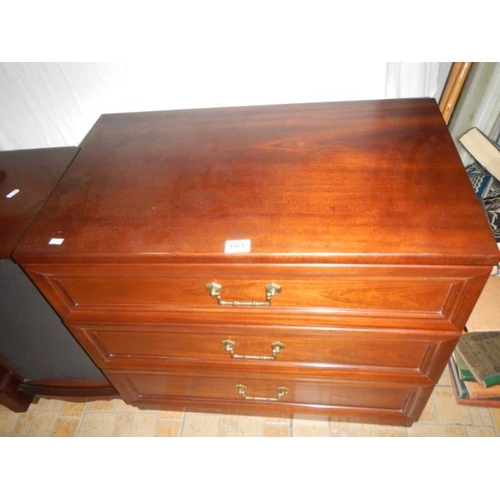 661 - A mahogany 3 drawer chest of drawers