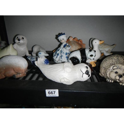 667 - A shelf of animals