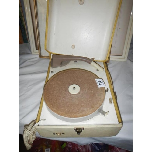 710 - An old record player