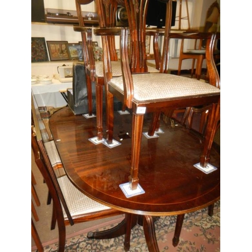 741 - A mahogany dining table and 6 chairs