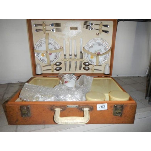 763 - An old pinchbeck case and contents