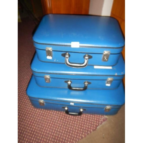 774 - A set of 3 blue suitcases