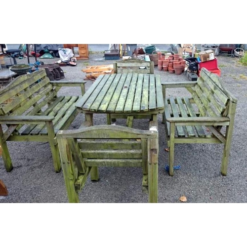 422 - A garden table & chairs