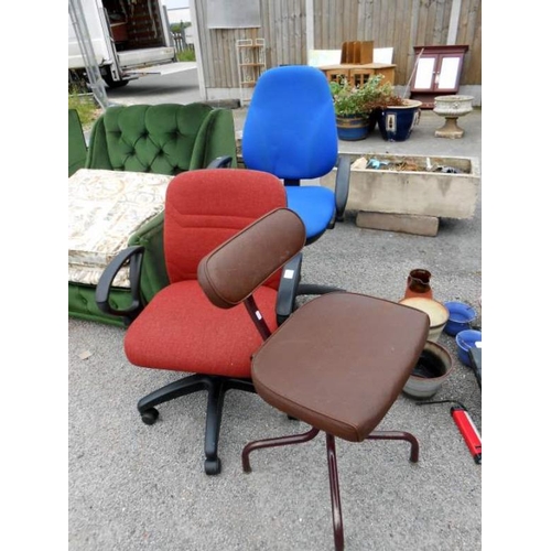 321 - 2 office chairs