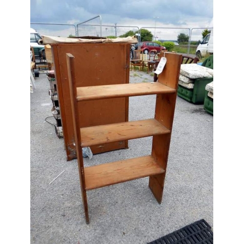 326 - A 3 shelf bookshelf