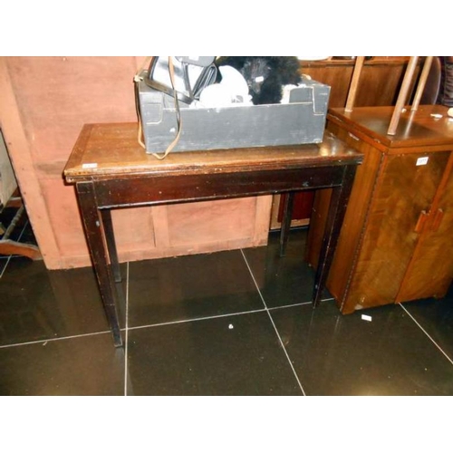 1375 - A fold over card table