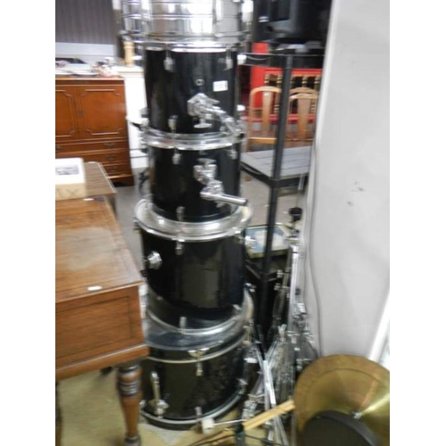 1826 - A large complete drum kit