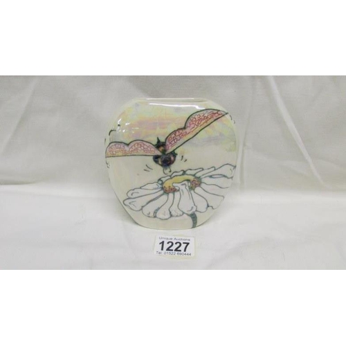 1227 - A 12cm Lise Moorcroft daisy design vase