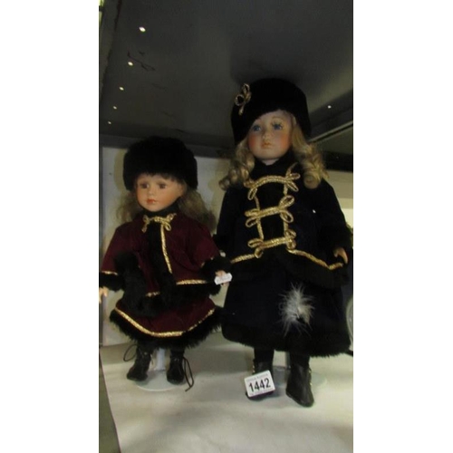 1442 - 2 porcelain collector's dolls