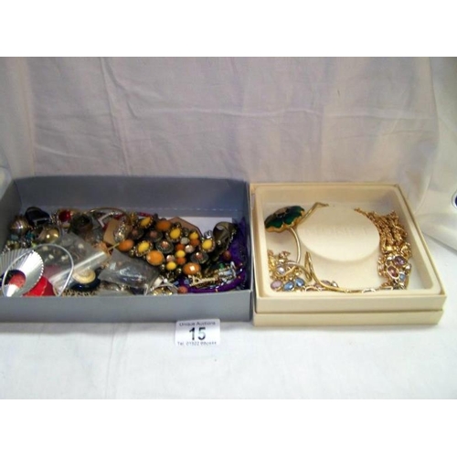 15 - 2 trays of costume jewellery