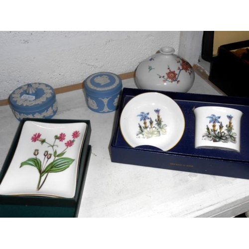 183 - Quantity of china inc. Wedgwood, Minton etc.