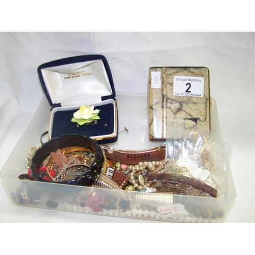 2 - Tray of costume jewellery