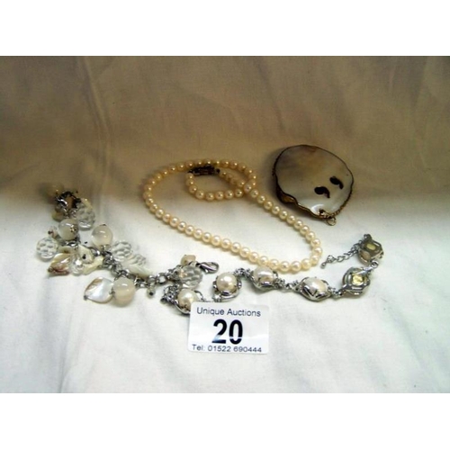 20 - Quantity of costume jewellery inc. bracelets, necklaces and pendants