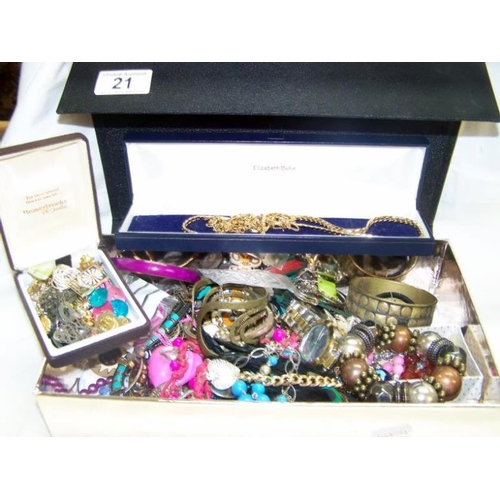 21 - Assorted costume jewellery