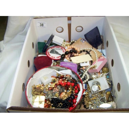 38 - Very large quantity of costume jewellery