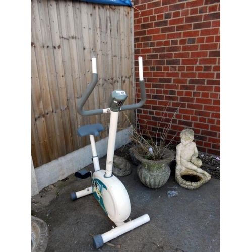 564 - An exercise bike