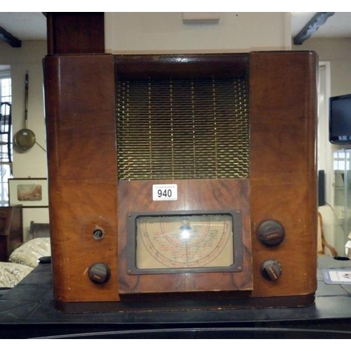 940 - An old valve radio a/f