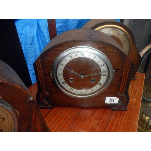 61 - A mantel clock