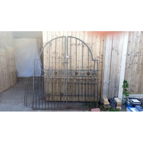 80G - A pair of metal gates & 2 lengths of metal fencing