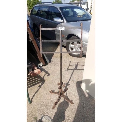 90B - A metal music stand