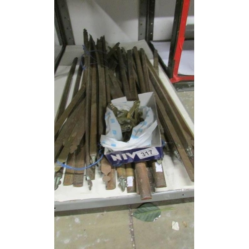 317 - A quantity of brass stair rods and brackets