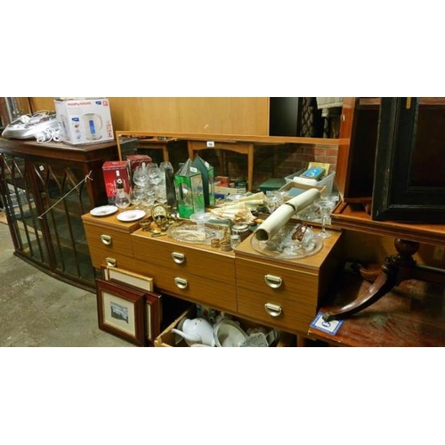 184 - A mirrored sideboard with drawers