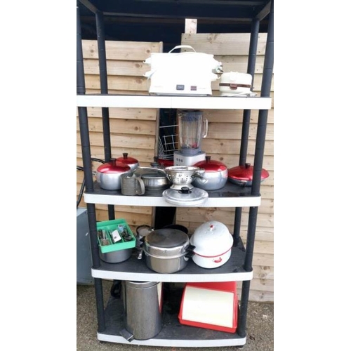 87 - A large quantity of kitchen items