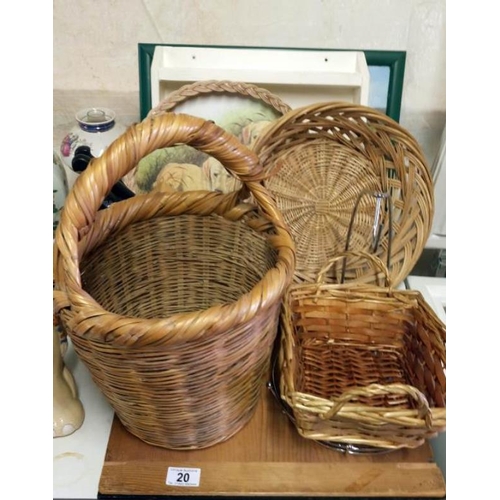 20 - A quantity of basketware & trays etc.