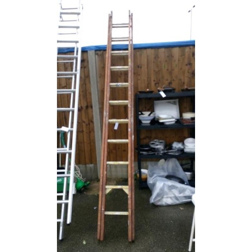 10U - A wooden ladder