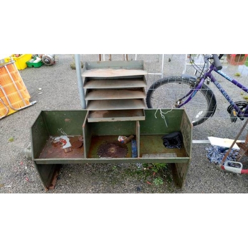 20S - A tool storage rack