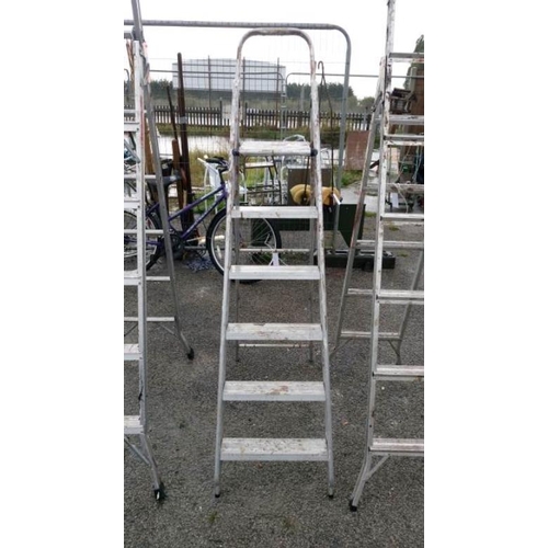 30L - An aluminium step ladder