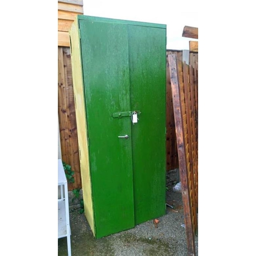 40H - A green metal cupboard