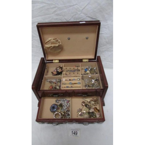 149 - A jewellery box containing assorted costume jewellery