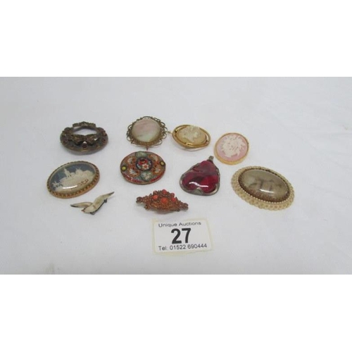 27 - A mixed lot of brooches including micro mosaic, cameo etc