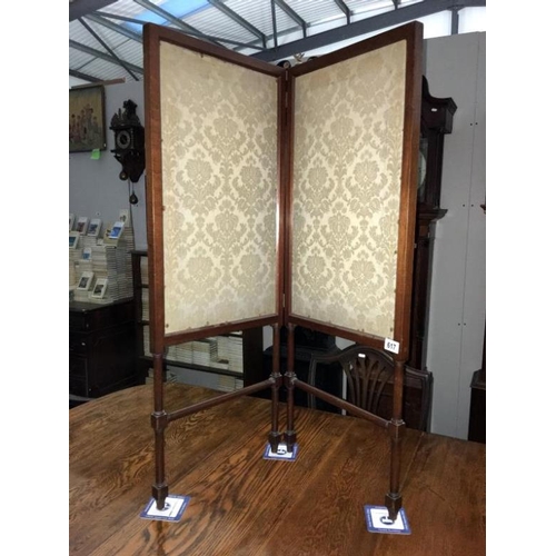 617 - An Edwardian mahogany 2 fold screen with fabric inserts