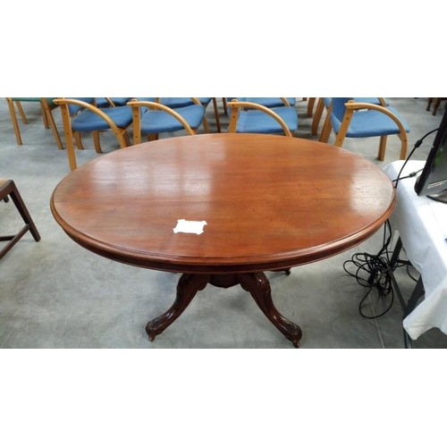 616 - A Victorian tilt top loo table