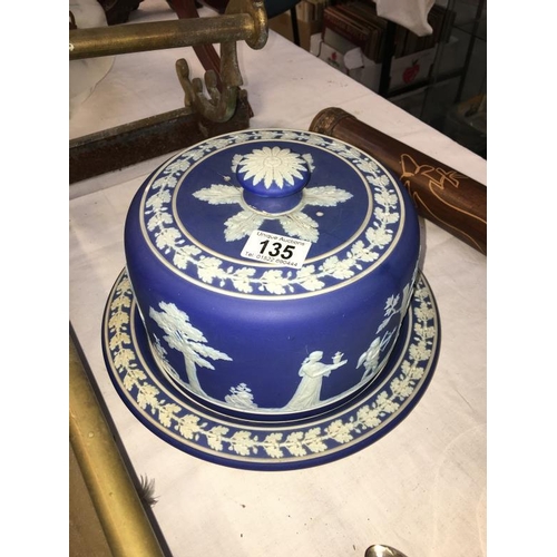 135 - A Victorian Wedgwood stilton dome