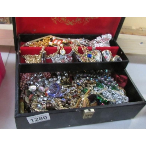 1280 - A jewellery box and assorted costume jewellery