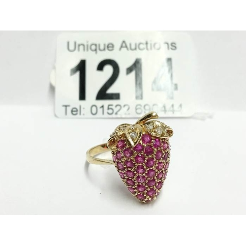 1214 - A high carat strawberry ring of diamonds and amethysts, size T